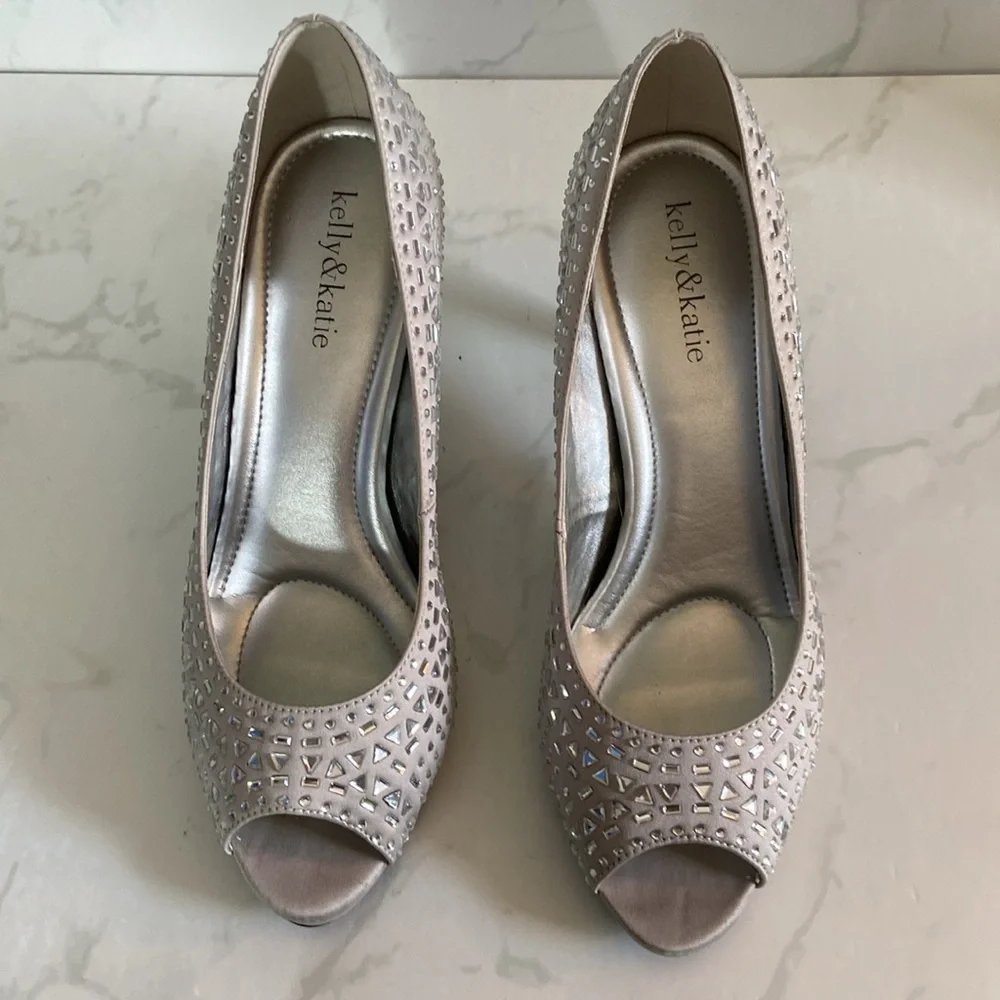 Kelly & Katie Grey Silver Rhinestone Peep Toe Party Shoes Women's Sz 9 Heel